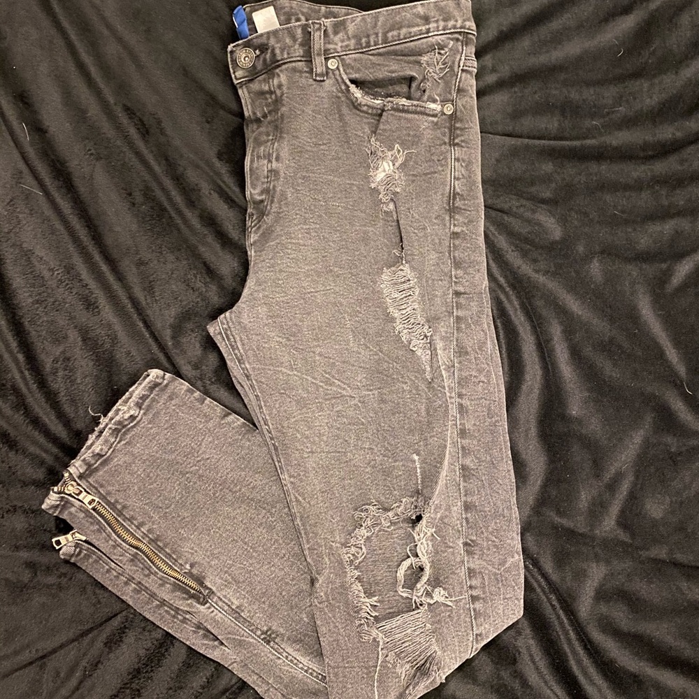 Distressed jeans - Picture 1 of 2